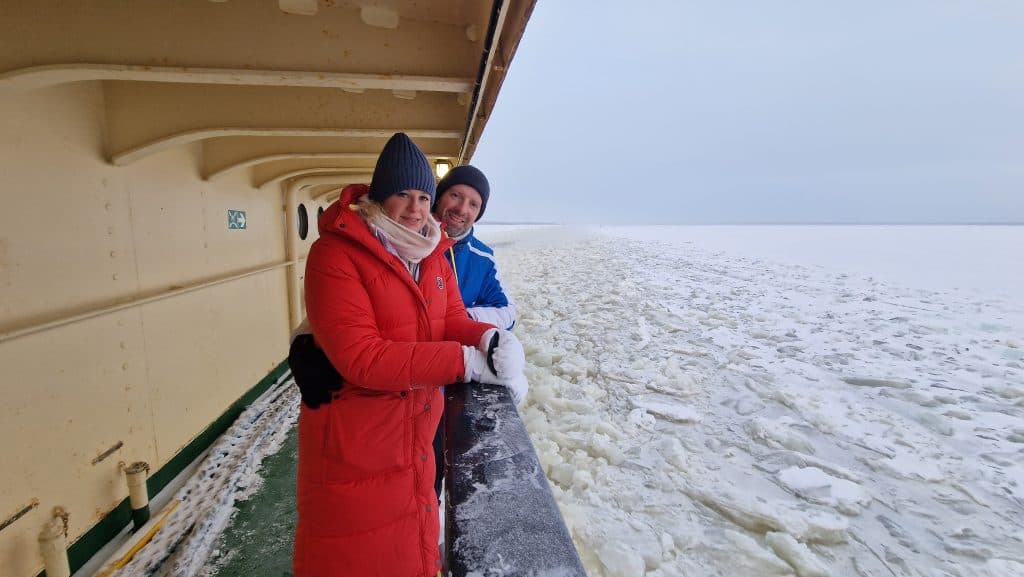 Selfie, dik gepakt, op de ijsbreker in Kemi, Finland