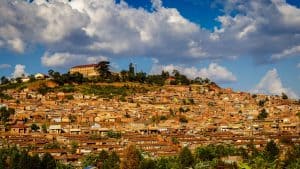 Weer in Kampala in april 2025: temperatuur, zon en neerslag