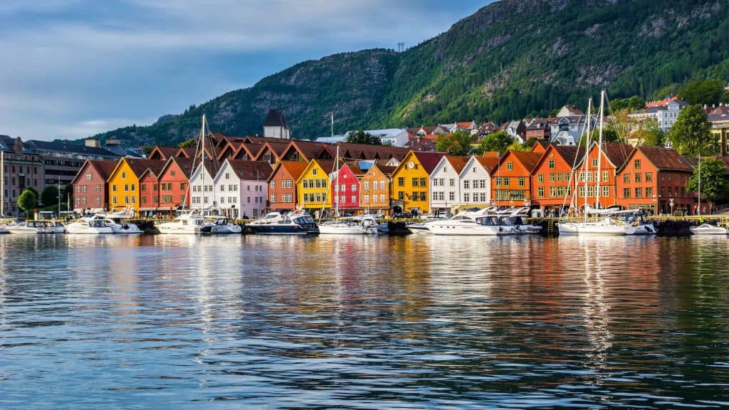 Weer in Bergen in december 2025: temperatuur, zon en neerslag