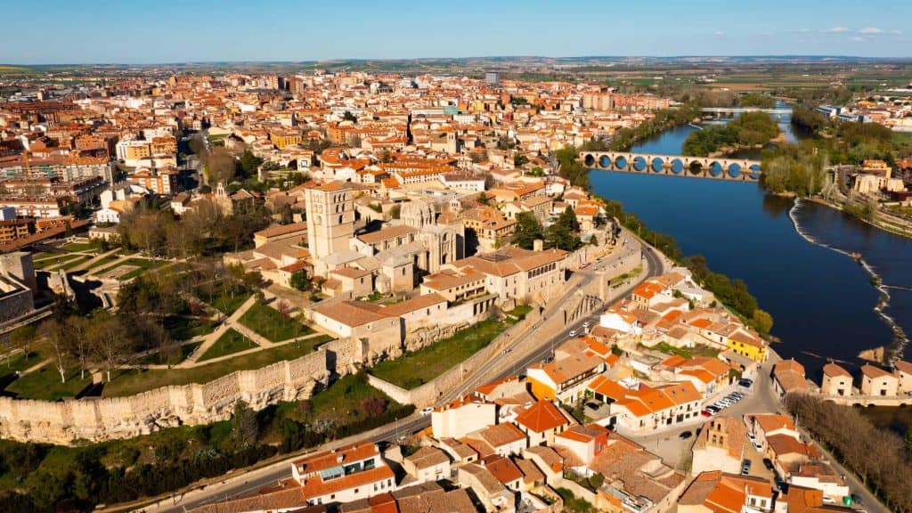 Weer in Zamora in maart 2026: temperatuur, zon en neerslag