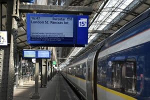 Internationele trein die naar Londen gaat